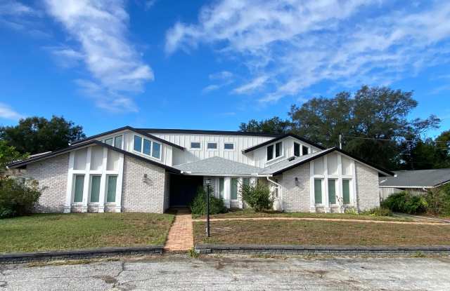 5 Bedroom, 4 Bath Single Family Pool Home! - 1048 Crystal Bowl Circle, Casselberry, FL 32707