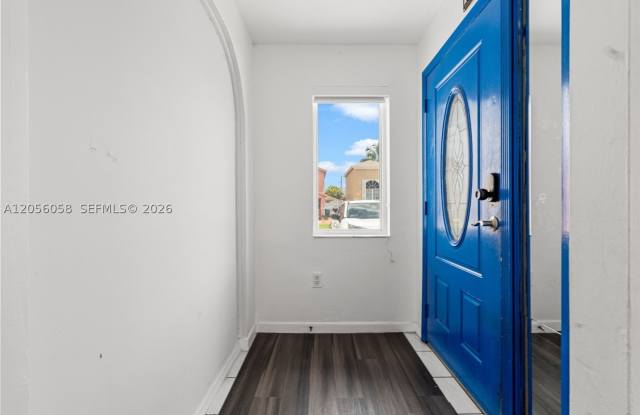 13990 SW 160th Ter Gallery 3