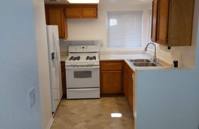 SINGLE STORY TOWN HOME 3 BEDROOM 2 BATH WITH 2 CAR GARAGE photos photos