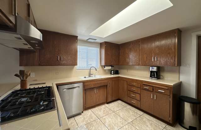 1300 Oak Avenue. Garden View Suite Gallery 2