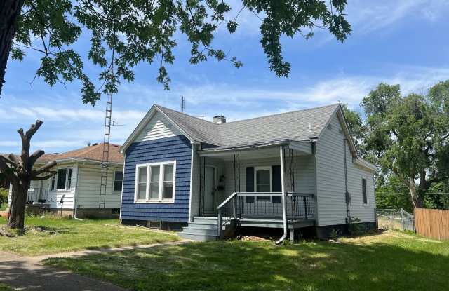 2 Bedroom 1 Bath w/Garage and in unit Washer/Dryer photos photos