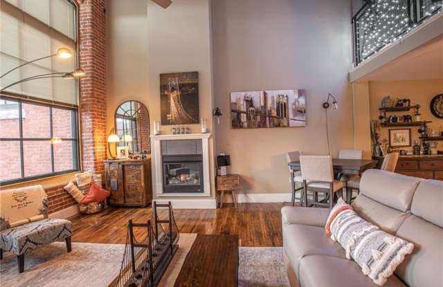 618 MAIN Street Gallery 4