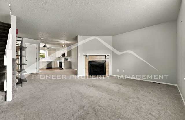 Gorgeous Townhouse with Central AC and Reserved Parking Gallery 3
