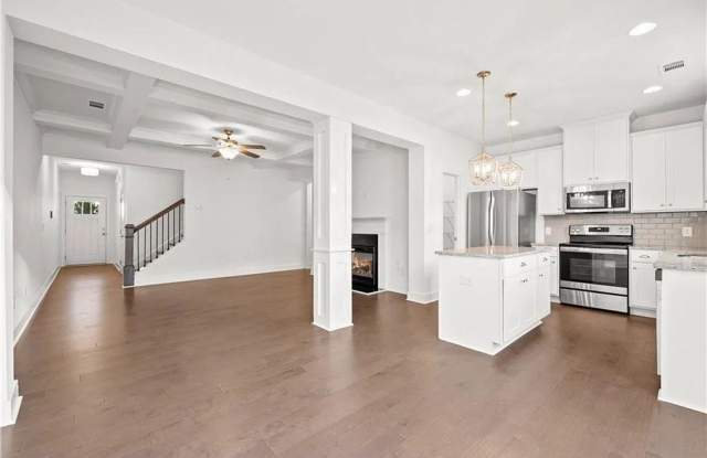 Room in 3 Bedroom Home in Auburn Gallery 4