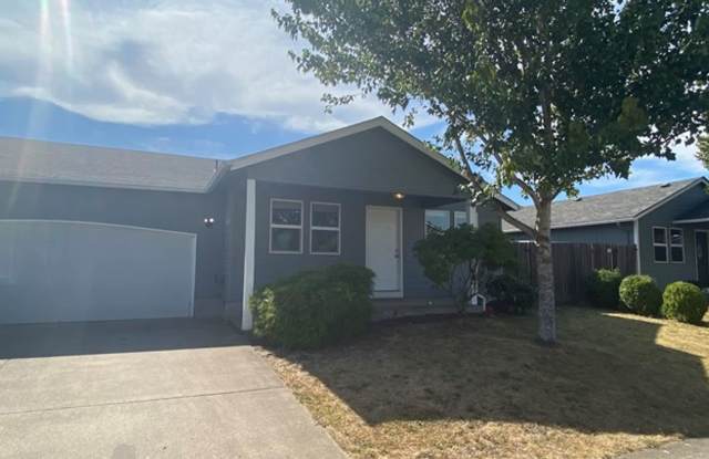 Move In Special!!!! Cool down in this cute 3-bedroom, 2 full bath house. photos photos