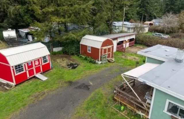 Charming 3-Bedroom Home with Workshop Space & Storage in Houser (North Bend)! Gallery 1