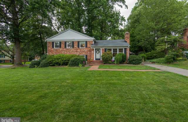 2420 LANCASTER COURT Gallery 2