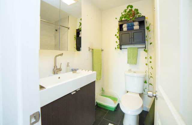 3006 W Girard photos photos