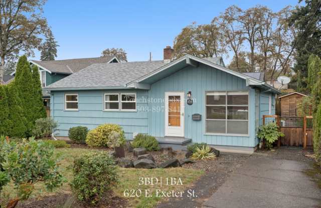 Charming Gladstone 3 Bed Home with Hardwood Floors, AC & Backyard Gallery 1