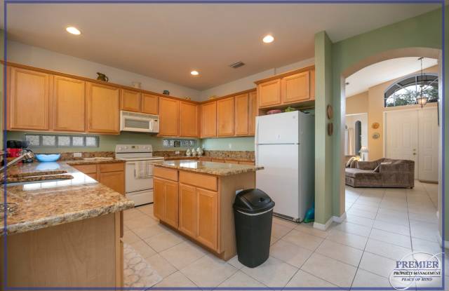 VALENCIA COUNTRY CLUB- ANNUAL UNFURNISHED - 3 BEDS / 2 BATHS - SINGLE FAMILY HOME photos photos