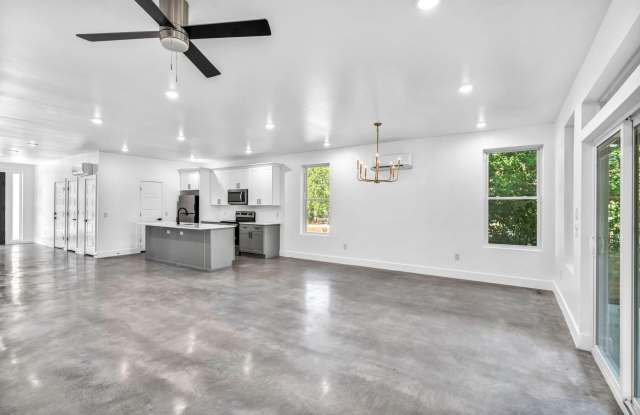 1006 E Marble Street Gallery 2