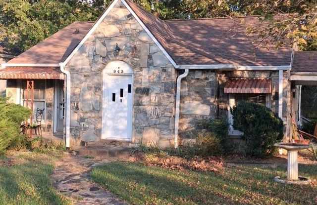 Charming 3BR stone home near downtown Gallery 1