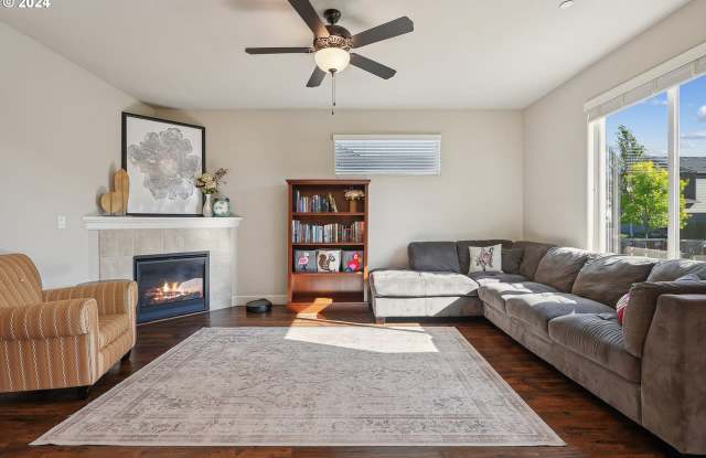 3520 Northeast Spruce Drive Gallery 3