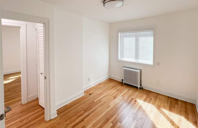 246-17 Union Turnpike unit: A photos photos