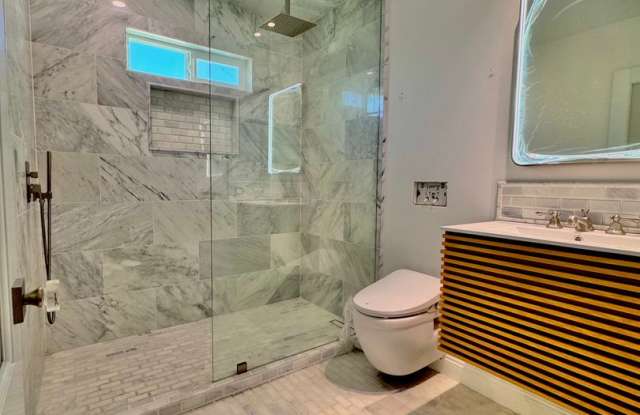 Limited-Time Offer for Qualified Tenants: photos photos