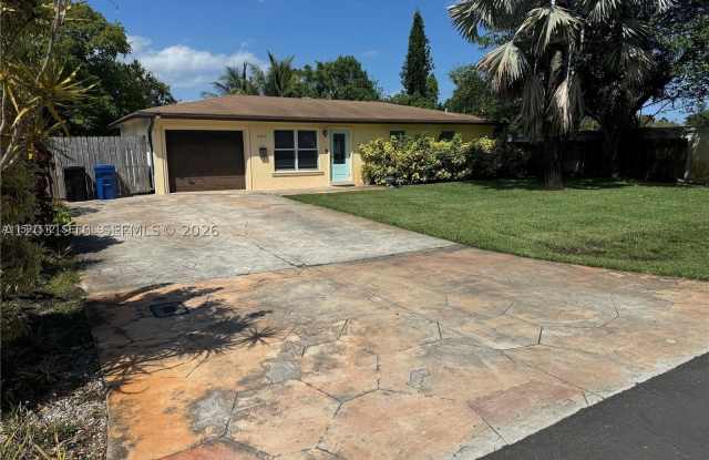 1401 SW 32nd Ct Gallery 2