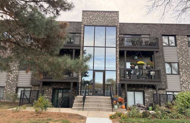 1460 Stonebridge Circle - 1460 Stonebridge Circle, Wheaton, IL 60189