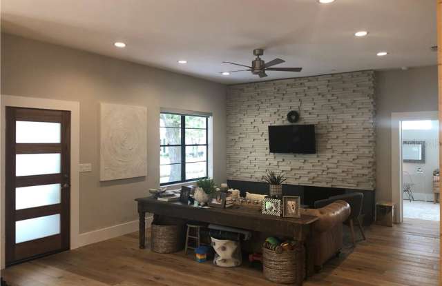 2613 W WATROUS AVENUE Gallery 2
