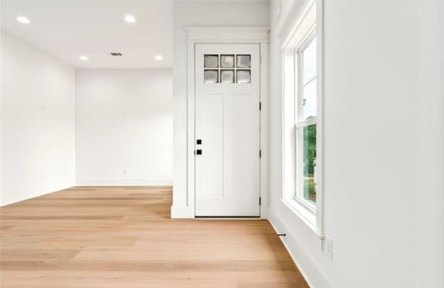 Brand-New Luxury Student Living - Now Leasing for Fall 2027! Gallery 3