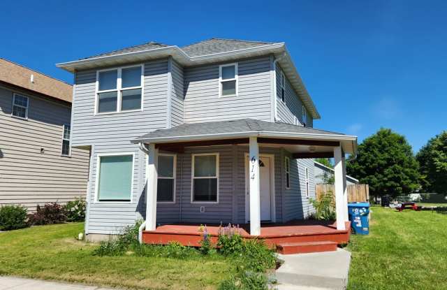 Beautiful House with Yard and Pets Considered photos photos