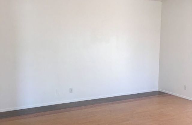 5018 STEVELY AVENUE Gallery 3
