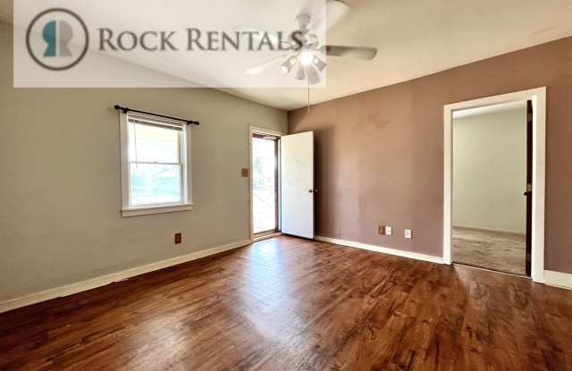 Very clean three bedroom one bath house Gallery 4