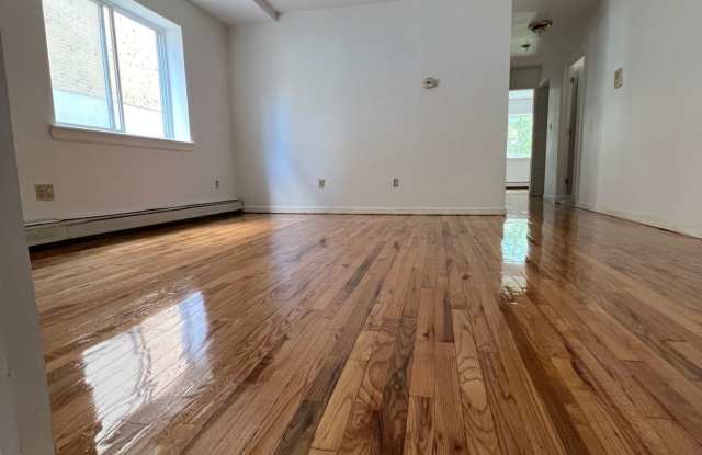 4336 Baychester Ave Gallery 4