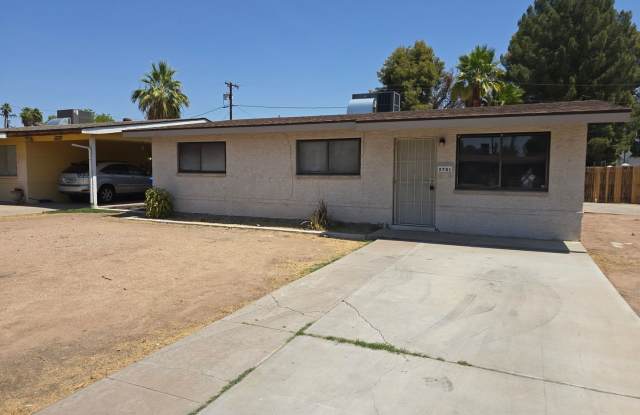 Beautiful 5 bedroom and 2 bath home in Phoenix! photos photos