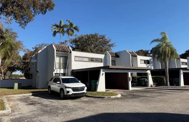 6500 Kendale Lakes Dr photos photos