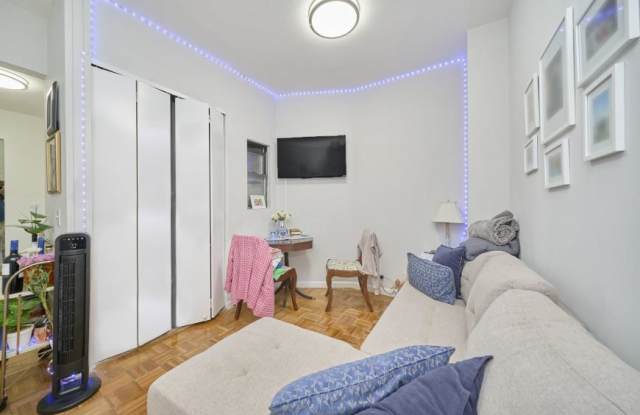 335 West 43rd Street photos photos