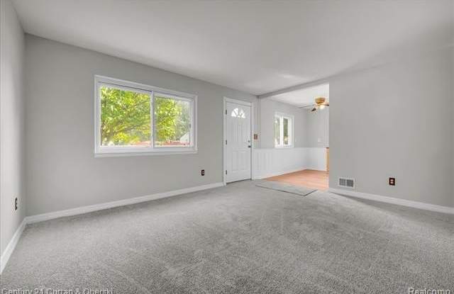 5938 Glenis Street Gallery 4