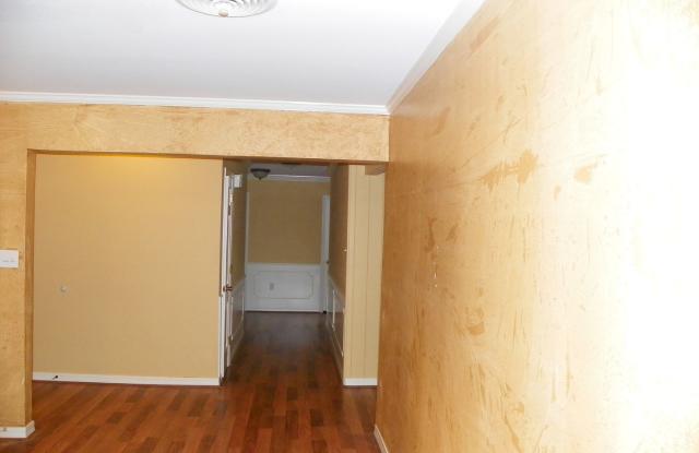 3112 Axtell St. Gallery 3