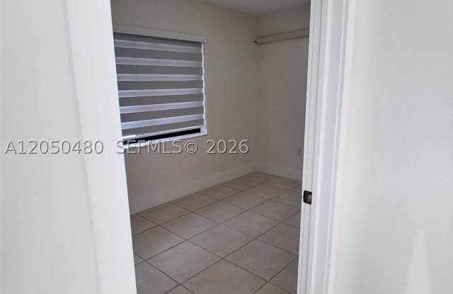 1231 SW 136th Pl Gallery 4