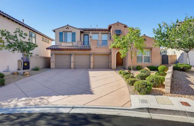 Beautiful Summerlin Paseos Home With 1st Floor Primary Suite Gallery 1