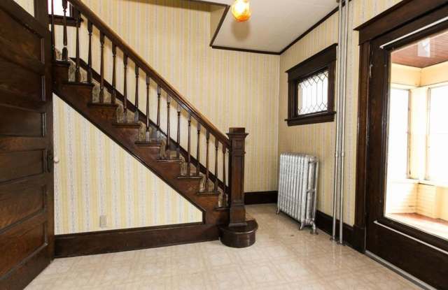 Spacious 5 Bedroom House in Como for Sept 2025! photos photos