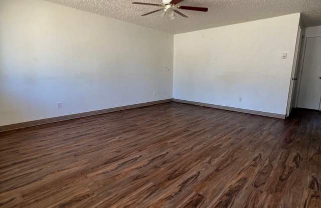 2 Bedroom, 1 Bathroom Duplex - Close to Oregon Tech and Sky Lakes! photos photos 2 Bedroom, 1 Bathroom Duplex - Close to Oregon Tech and Sky Lakes! photos photos