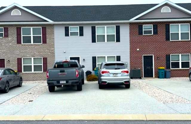 Spacious 3-Bedroom End-Unit Townhouse – Apply Today! photos photos