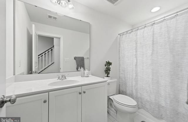 657 BELMONT BAY DR Gallery 4
