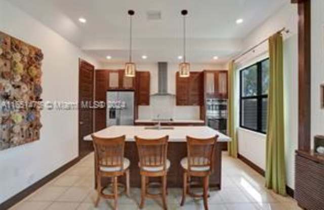 15464 Nw 88th Ct - 15464 Northwest 88th Court, Miami Lakes, FL 33018