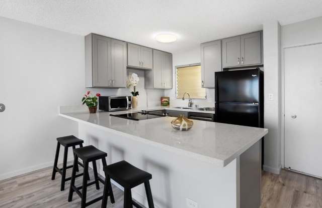 Nice & Clean! 2-bedroom, 2-bath condo in Aiea, HI. Updated in 2020, it features a new kitchen, floors, paint, bathroom photos photos
