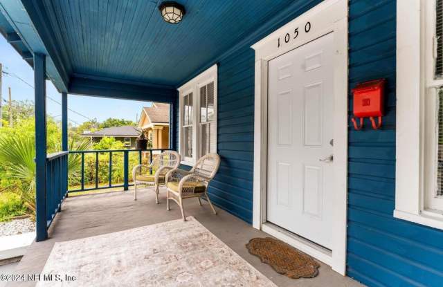 Fully Renovated 3 bedroom 2 bath Home in the Historic District with a New Price reduction! Gallery 4