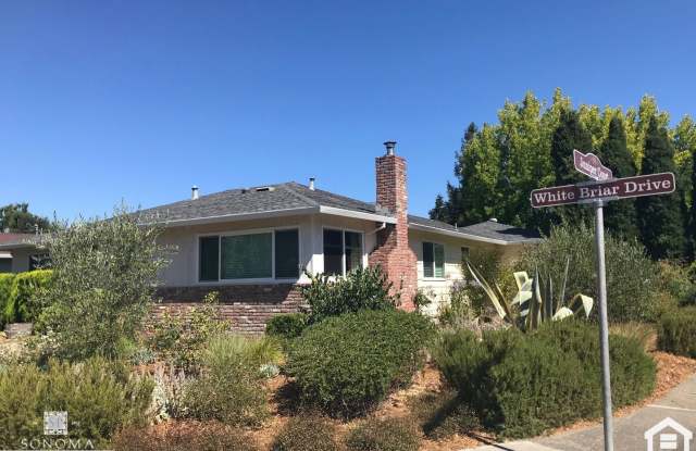 2BD/2BA Corner-Lot Home – Furnished or Unfurnished Gallery 1