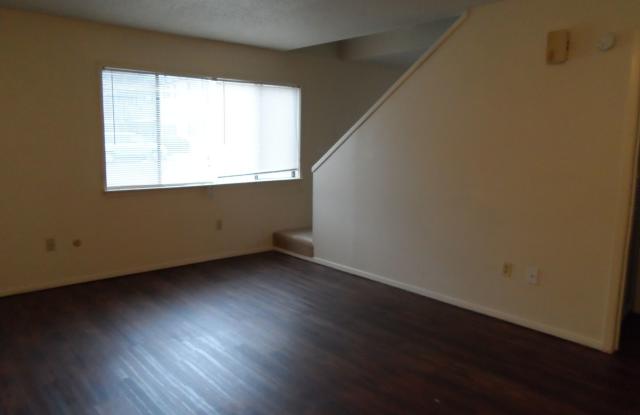 College Station -2 bedroom /1.5 bath Townhome-Style Fourplex on TAMU Shuttle Route! Gallery 3