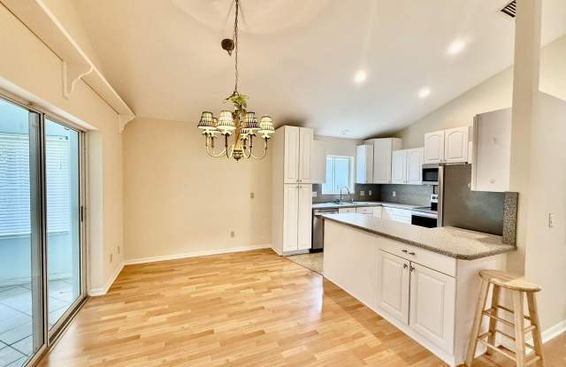 6008 SE Walkers Cay Court Gallery 3