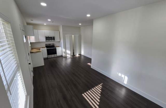 706 4th Avenue East Gallery 3