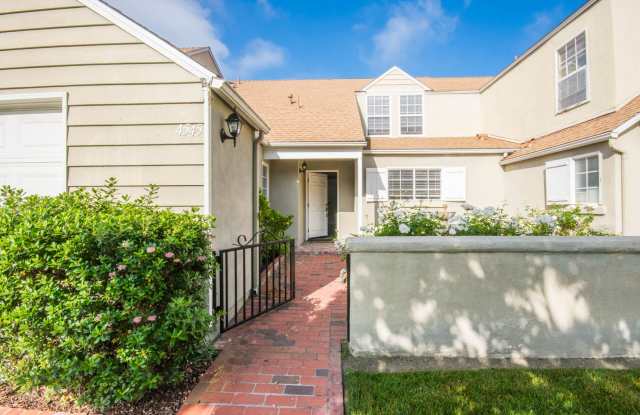 Bright Beautiful Tamarack Point Townhome! photos photos