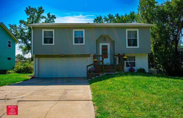 6423 Vane St - 6423 Vane Street, Omaha, NE 68152