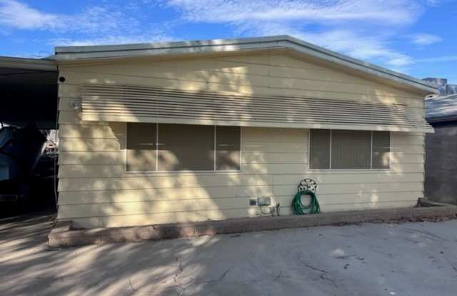 2BR Cozy Cottage on the Golf Course Gallery 4