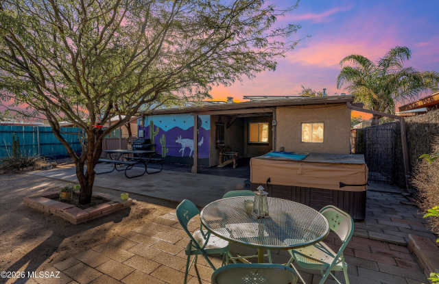 1112 W Huron Street photos photos