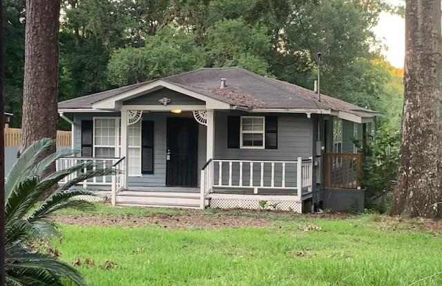 1365 RIVIERA DRIVE - 1365 West Riviera Drive, Mobile, AL 36605